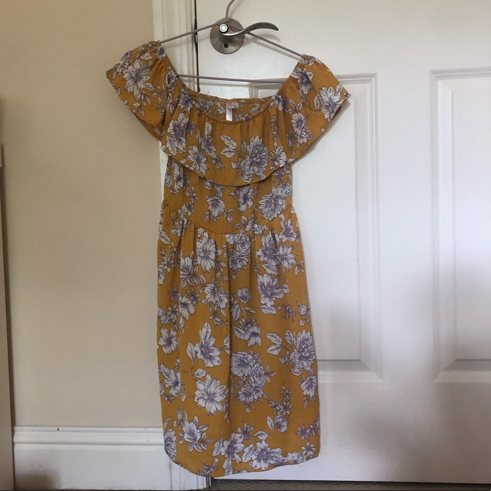 Off-the-shoulder yellow dress